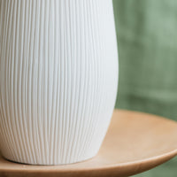 Grand vase à fleurs blanc